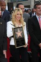 los angeles, 8 de noviembre - shakira en la ceremonia del paseo de la fama de hollywood otorgando una estrella a shakira en w hollywood el 8 de noviembre de 2011 en los angeles, ca foto