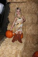 los angeles, 4 de octubre - mckenna grace at the rise of the jack o lanterns at descanso gardens el 4 de octubre de 2014 en la canada flintridge, ca foto