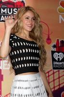 los angeles, 1 de mayo - shakira en la sala de prensa de los 1st iheartradio music awards en el shrine auditorium el 1 de mayo de 2014 en los angeles, ca foto