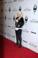 los angeles, 8 de noviembre - christina aguilera llega al evento de lanzamiento de skyrim en el teatro belasco el 8 de noviembre de 2011 en los angeles, ca foto