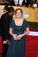 los angeles, 29 de enero - jenna fischer llega a los 18 premios anuales del gremio de actores de pantalla en el auditorio shrine el 29 de enero de 2012 en los angeles, ca foto