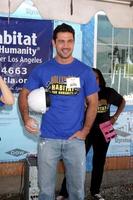 los angeles, 8 de marzo - ryan paevey en el quinto día anual de construcción de fanáticos del hábitat del hospital general para la humanidad en un lugar privado el 8 de marzo de 2014 en lynwood, ca foto