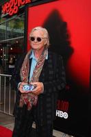 los angeles, 11 de junio - rutger hauer llega a la proyección de estreno de la temporada 6 de true blood en los cines arclight de hollywood el 11 de junio de 2013 en los angeles, ca foto