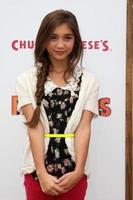 los angeles, 13 de octubre - rowan blanchard en el estreno de free birds en el teatro del pueblo el 13 de octubre de 2013 en west hollywood, ca foto