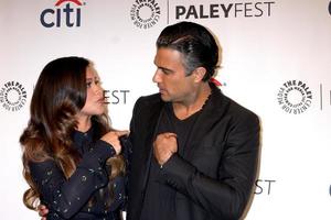 los angeles, 6 de septiembre - gina rodriguez, jaime camil at the paley center for media s paleyfest 2014 fall tv previews, the cw at paley center for media el 6 de septiembre de 2014 en beverly hills, ca foto