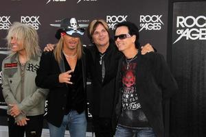 Los Ángeles, 8 de junio - El veneno llega al estreno mundial de Rock of Ages en el Teatro Chino de Grauman el 8 de junio de 2012 en Los Ángeles, CA. foto