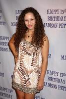 los angeles, 31 de julio - helene britany llegando a la fiesta de cumpleaños número 13 de madison pettis en eden el 31 de julio de 2011 en los angeles, ca foto