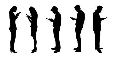 hombre y mujer de negocios de silueta gráfica sostienen el teléfono inteligente para la conexión mediante la ilustración de vector de tecnología