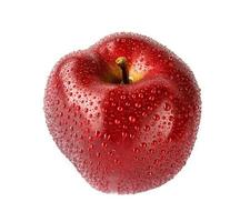 manzana roja madura con gotas de agua aisladas en un fondo blanco. foto desde arriba.