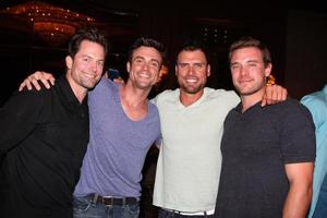 los angeles, 26 de agosto - michael muhney, daniel goddard, joshua morrow, billy miller asistiendo a la cena de fans jóvenes e inquietos 2011 en el hotel universal sheraton el 26 de agosto de 2011 en los angeles, ca foto