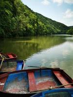 A small boat in a body of water photo