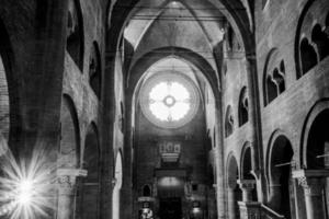2022 04 09 Modena lights and shadows photo