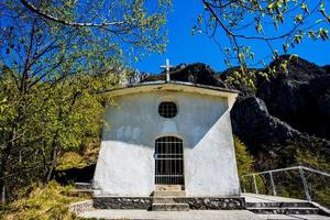 2022 04 10 montecengio pequeña iglesia alpina foto