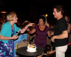 los angeles, 26 de agosto - christian leblanc, fanáticos franceses que asisten a la cena de fans jóvenes e inquietos 2011 en el hotel universal sheraton el 26 de agosto de 2011 en los angeles, ca foto