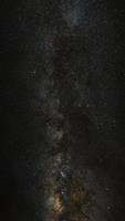 galaxia de la vía láctea panorámica, fotografía de larga exposición, con grano foto
