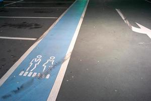 Oberhausen,alemania,2022 - estacionamiento sin coches foto