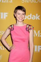 los angeles, jun 12 - valorie curry llega al grupo de la industria de la música y el entretenimiento de la ciudad de la esperanza honra el evento bob pittman en el beverly hilton hotel el 12 de junio de 2012 en beverly hills, ca foto