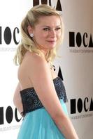 los angeles, 12 de noviembre - kirsten dunst llega a la gala de moca 2012 en moca el 12 de noviembre de 2011 en los angeles, ca foto