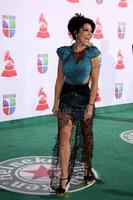 los angeles, 10 de noviembre - alejandra guzman llega a la 12a entrega anual de los latin grammy en mandalay bay el 10 de noviembre de 2011 en las vegas, nv foto