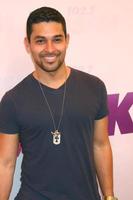 los angeles, 11 de mayo - wilmer valderrama llega al concierto de tango wango 2013 producido por kiis-fm en el home depot center el 11 de mayo de 2013 en carson, ca foto