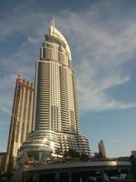 dubai, emiratos árabes unidos - 1 de noviembre de 2019. famoso horizonte de dubai con burj khalifa y emaar sky view project towers foto