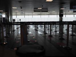 líneas de cola del aeropuerto foto