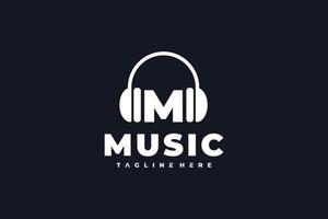 logotipo de auriculares de música letra m vector