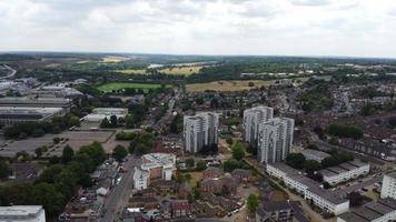 bellissime riprese aeree e viste dall'alto della città di Luton centrale dell'Inghilterra, Regno Unito video