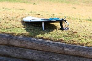 equipamiento deportivo y equipamiento en un parque de la ciudad en la costa mediterránea. foto