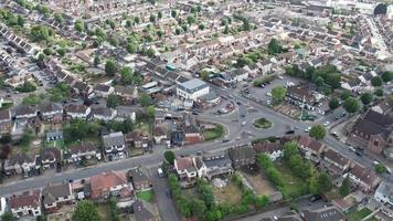 vista aérea de residências e casas de saint area luton inglaterra uk, a maioria dos povos asiáticos paquistaneses e caxemires estão vivendo aqui. video