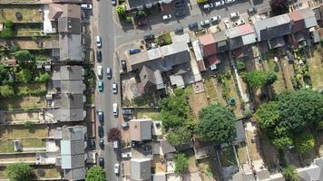 vista aérea de residências e casas de saint area luton inglaterra uk, a maioria dos povos asiáticos paquistaneses e caxemires estão vivendo aqui. video