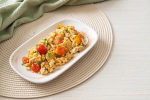 stir-fried tomatoes with egg on plate photo