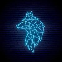 signo de lobo de neón. emblema de lobo azul brillante en estilo poligonal. vector