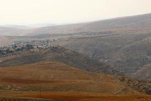 el desierto de judea en el medio oriente en israel. desde la antigüedad, este lugar ha servido de refugio a ermitaños y rebeldes. foto