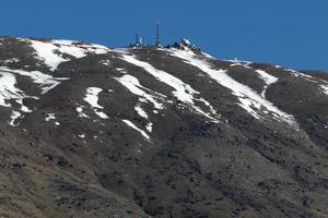 el monte hermón es la montaña más alta de israel y el único lugar donde se pueden practicar deportes de invierno. foto