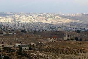 el desierto de judea en el medio oriente en israel. desde la antigüedad, este lugar ha servido de refugio a ermitaños y rebeldes. foto