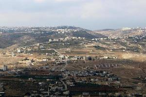 el desierto de judea en el medio oriente en israel. desde la antigüedad, este lugar ha servido de refugio a ermitaños y rebeldes. foto