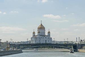moscú, rusia - 10 de agosto de 2017. templo de cristo salvador en verano foto