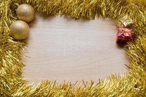 fondo de vacaciones de año nuevo de navidad. oropel dorado. copie el espacio foto