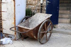 silla de paseo para el transporte de pequeñas cargas. foto