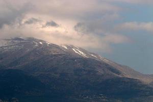 el monte hermón es la montaña más alta de israel y el único lugar donde se pueden practicar deportes de invierno. foto