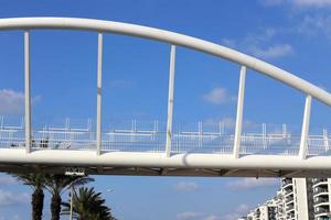 puente sobre un río en israel. foto