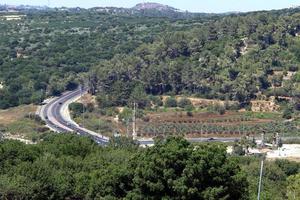 carretera de asfalto a través de israel de norte a sur. foto