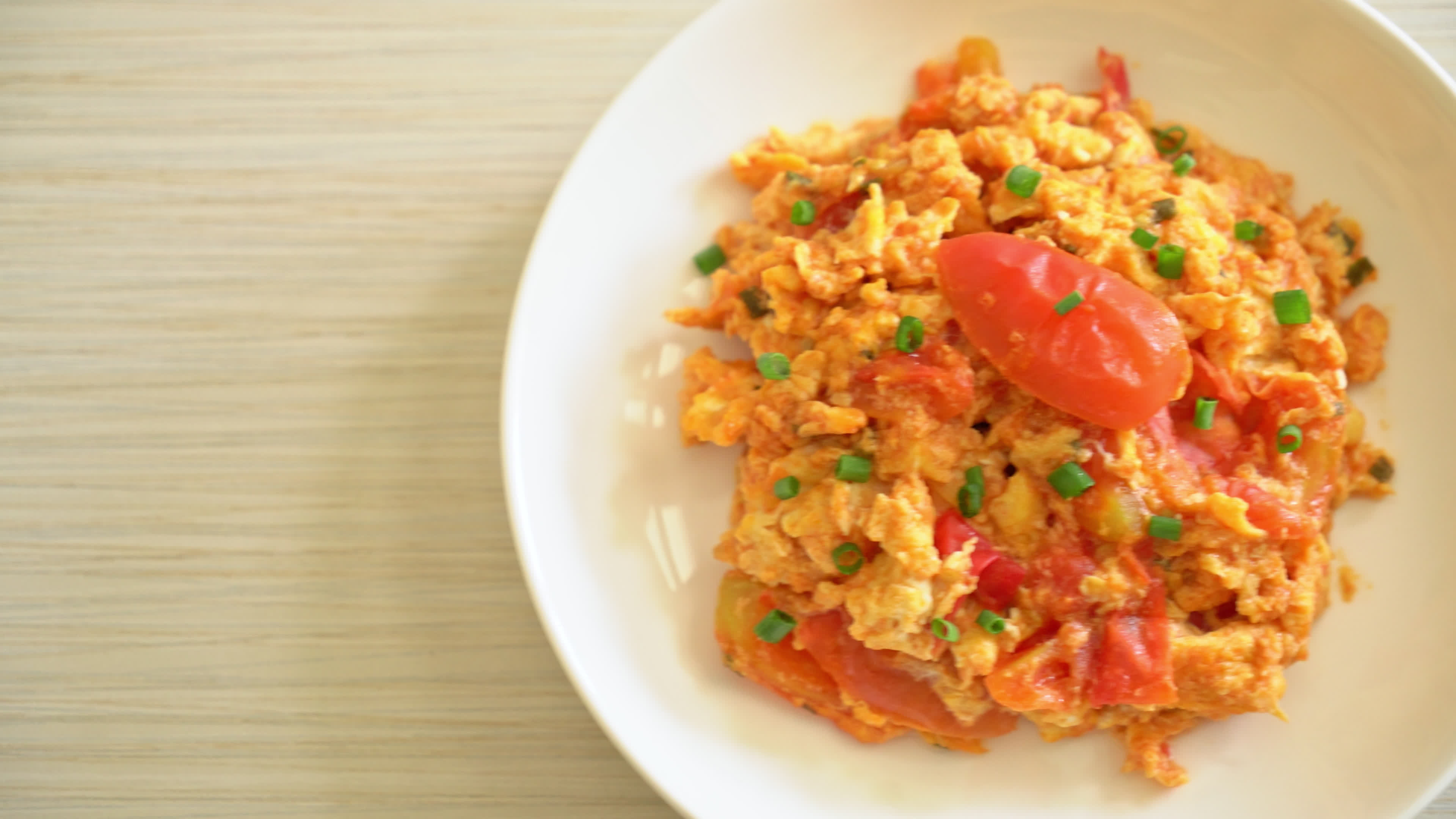 Stir-fried tomatoes with egg or Scrambled eggs with tomatoes - healthy ...