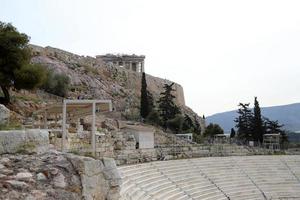 4 de abril de 2022. la acrópolis en la ciudad de atenas es un monumento destacado del arte arquitectónico. foto