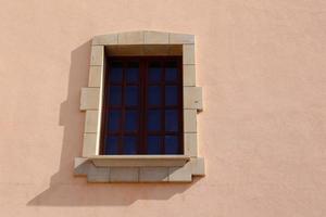 9 de septiembre de 2019. una pequeña ventana en la gran ciudad de tel aviv en israel. foto