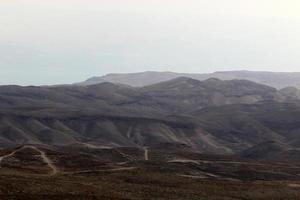 el desierto de judea en el medio oriente en israel. desde la antigüedad, este lugar ha servido de refugio a ermitaños y rebeldes. foto