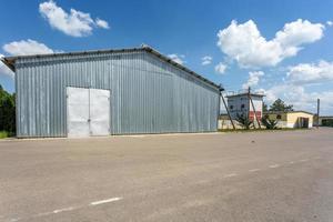 hangar para frutas y verduras en stock de almacenamiento. almacén de producción. industria vegetal foto