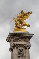 París, Francia, 2022 - edificio histórico en París, Francia foto