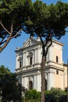 gran iglesia en el centro de roma, italia. foto